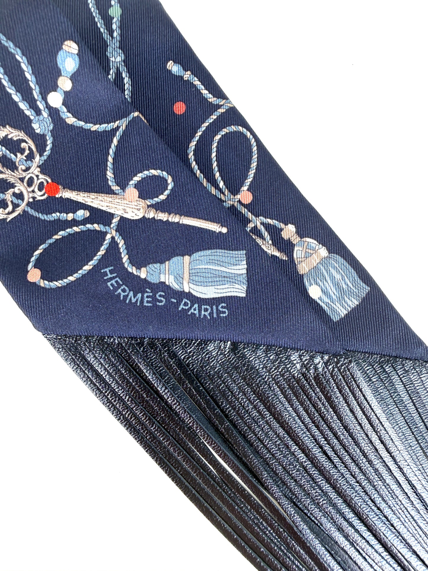 HERMES Les Cles a Pois Bleu Marine Gris Argent Silk Calfskin Leather Fringes Twilly Scarf New