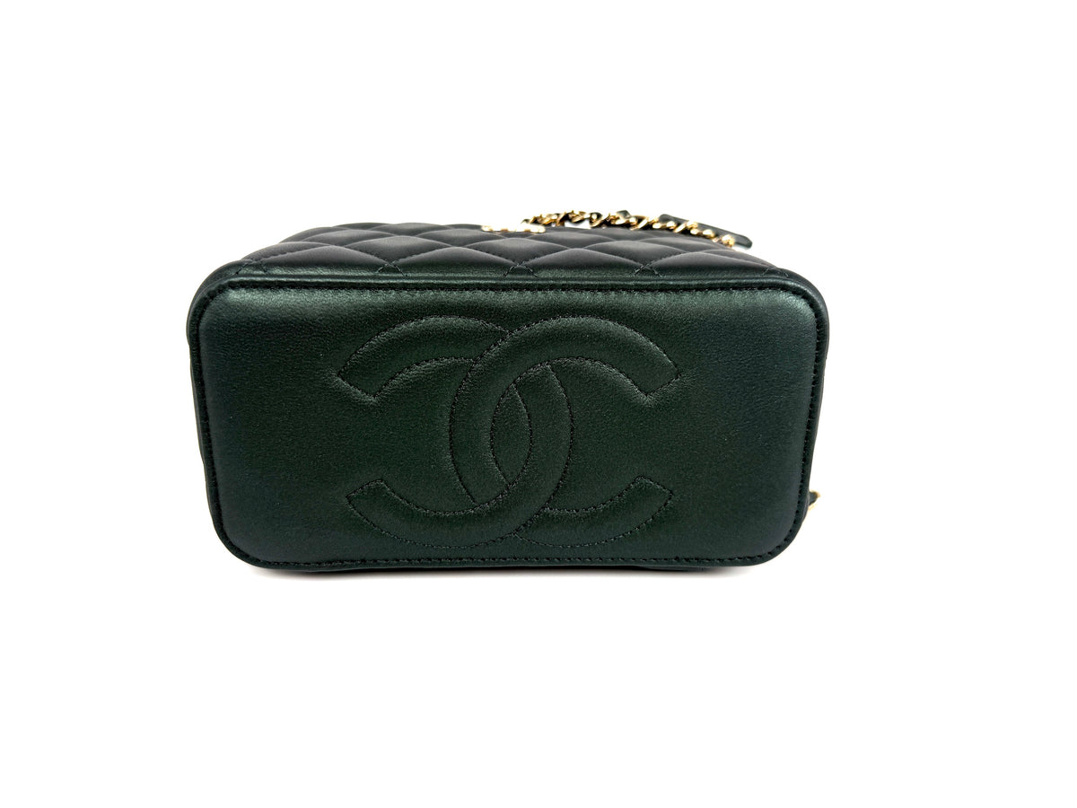 CHANEL Vanity Iridescent Lambskin Quilted Green Small Top Handle Case with Chain Bag New