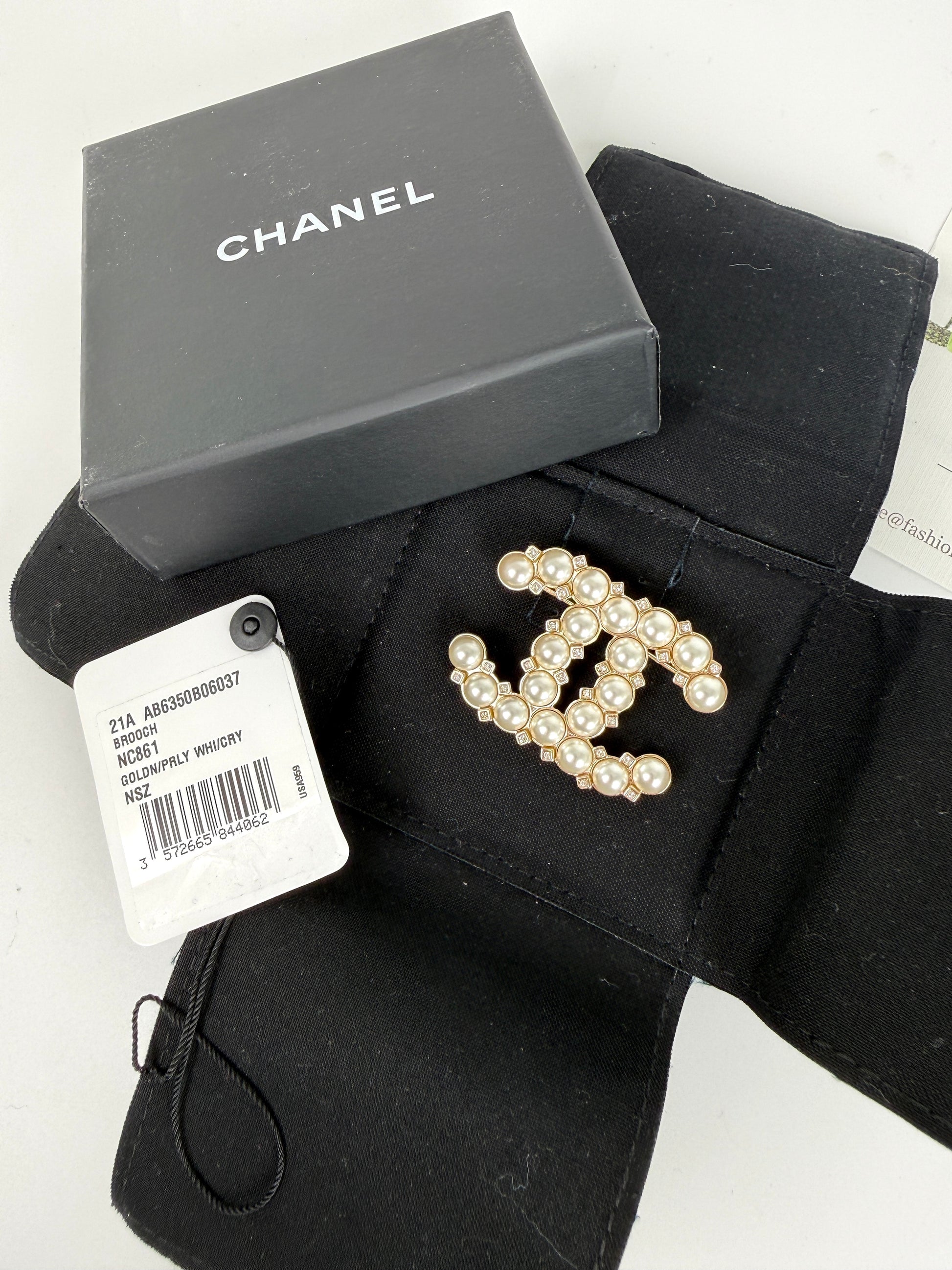 CHANEL CC Faux Pearl Crystal Rhinestone Brooch Pin