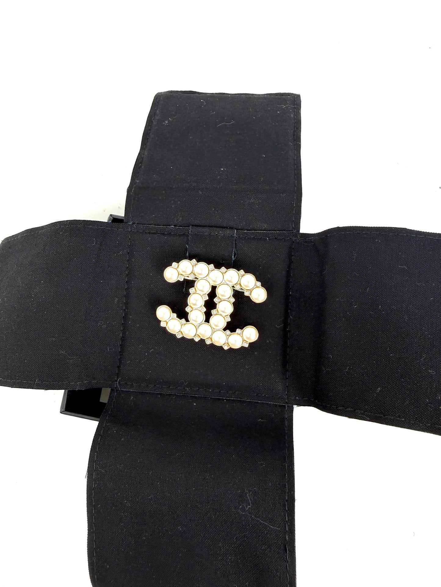 CHANEL CC Faux Pearl Crystal Rhinestone Brooch Pin