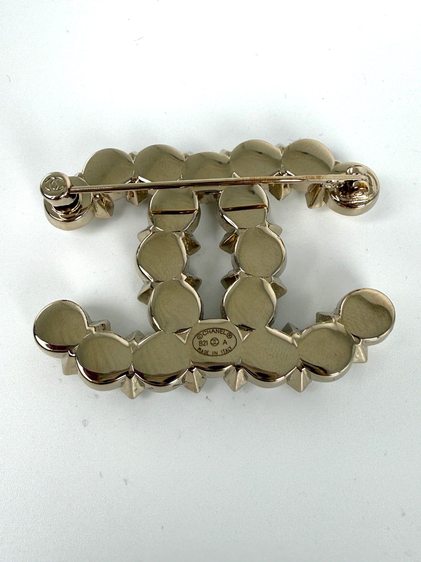 CHANEL CC Faux Pearl Crystal Rhinestone Brooch Pin