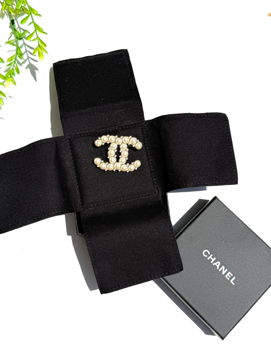 CHANEL CC Faux Pearl Crystal Rhinestone Brooch Pin