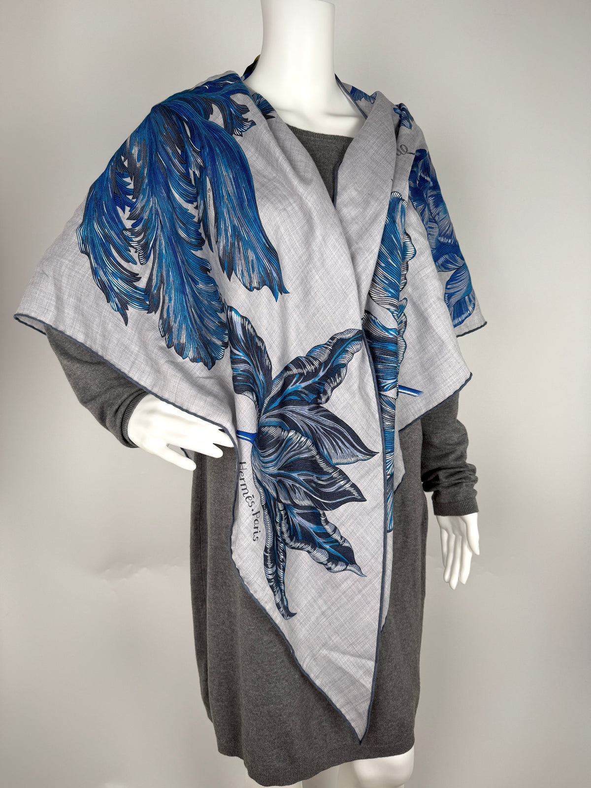 HERMES Tulipomanie Giant Triangle Gray Blue Cashmere Silk Scarf New with tag
