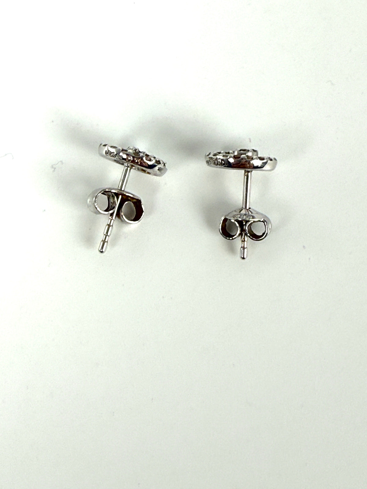 14k White Gold Diamond Circle Swirl Stud Earrings