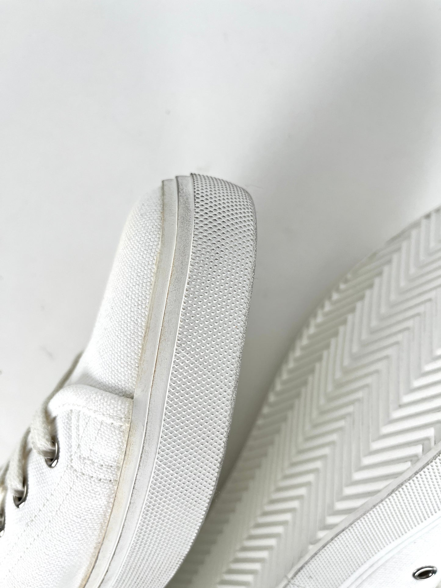 Men’s Saint Laurent YSL White Canvas Malibu Low Top Sneakers 43.5 10