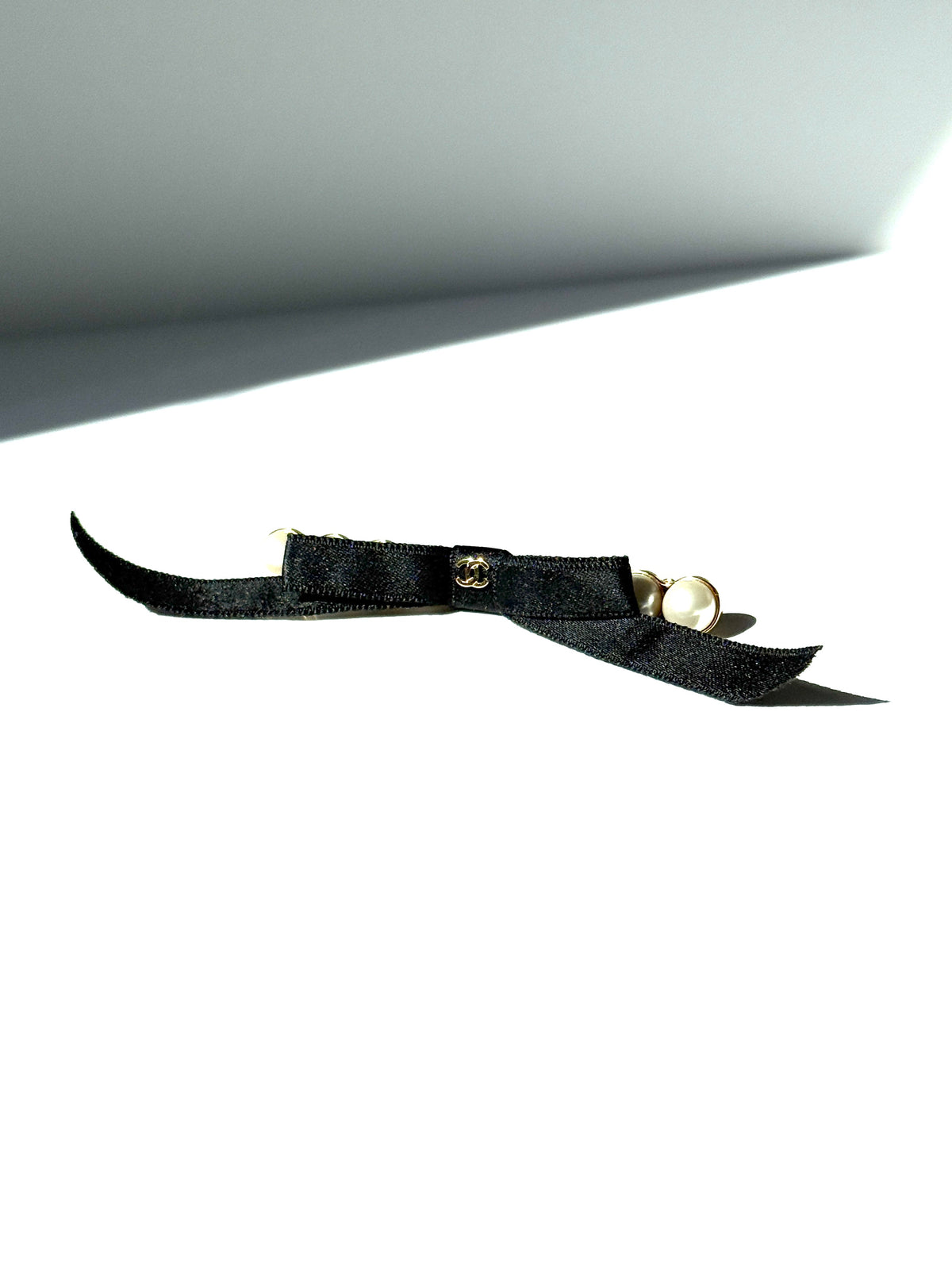 CHANEL Black Faux Pearl Bow CC Logo 2025 Gold hardware Hair  display picture 1