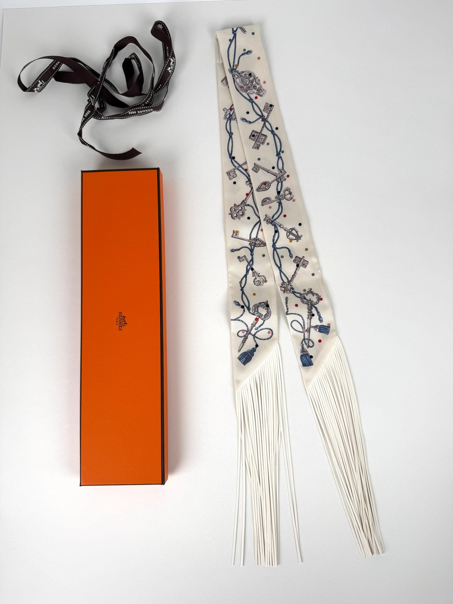 HERMES Les Cles a Pois Creme Gris Perle Silk Calfskin Leather Fringes Twilly Scarf New