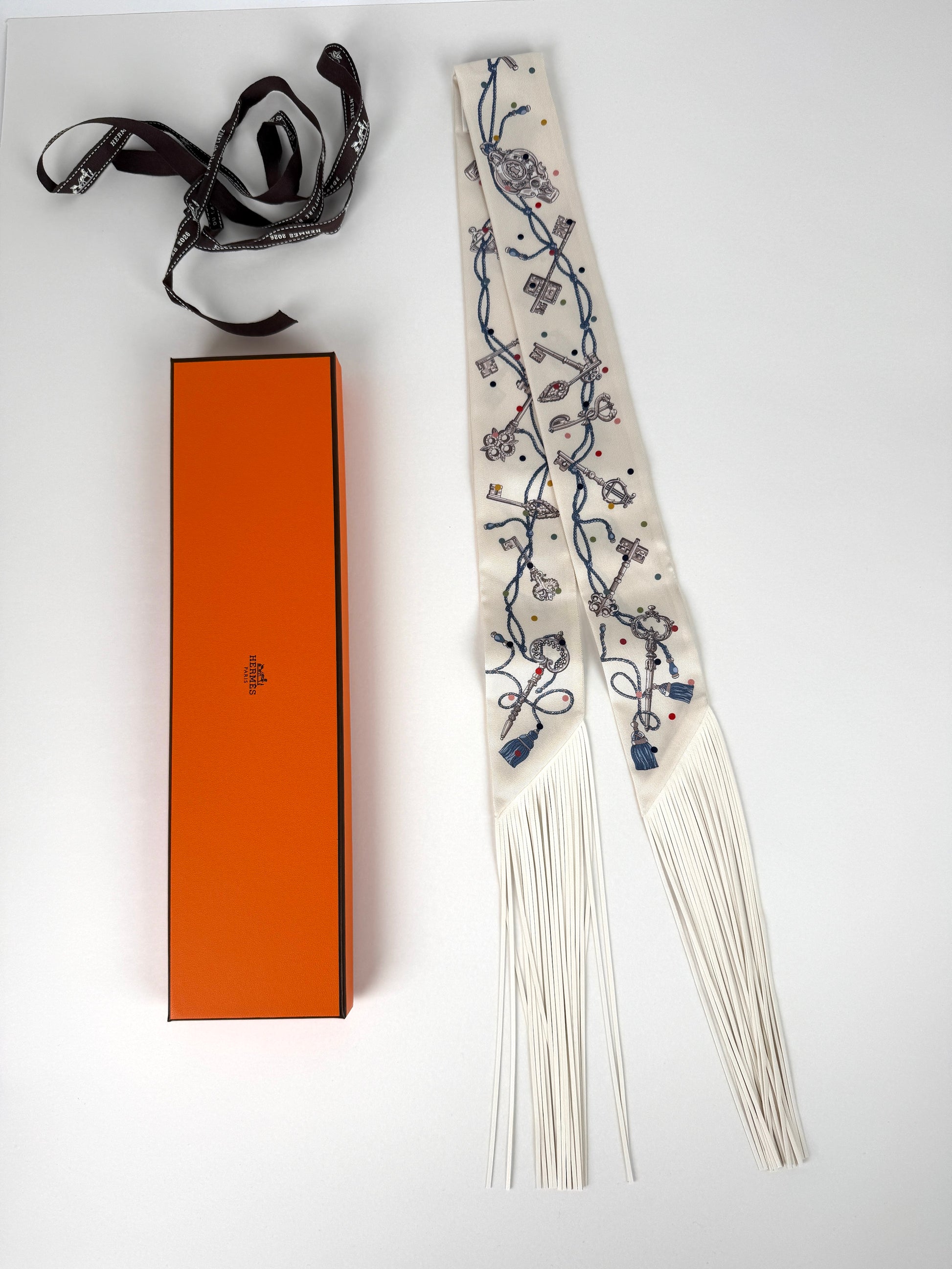 HERMES Les Cles a Pois Creme Gris Perle Silk Calfskin Leather Fringes Twilly Scarf New
