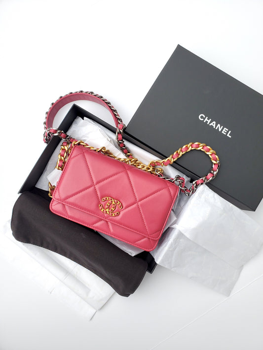 CHANEL 19 21A Pink Wallet on the Chain Crossbody Bag