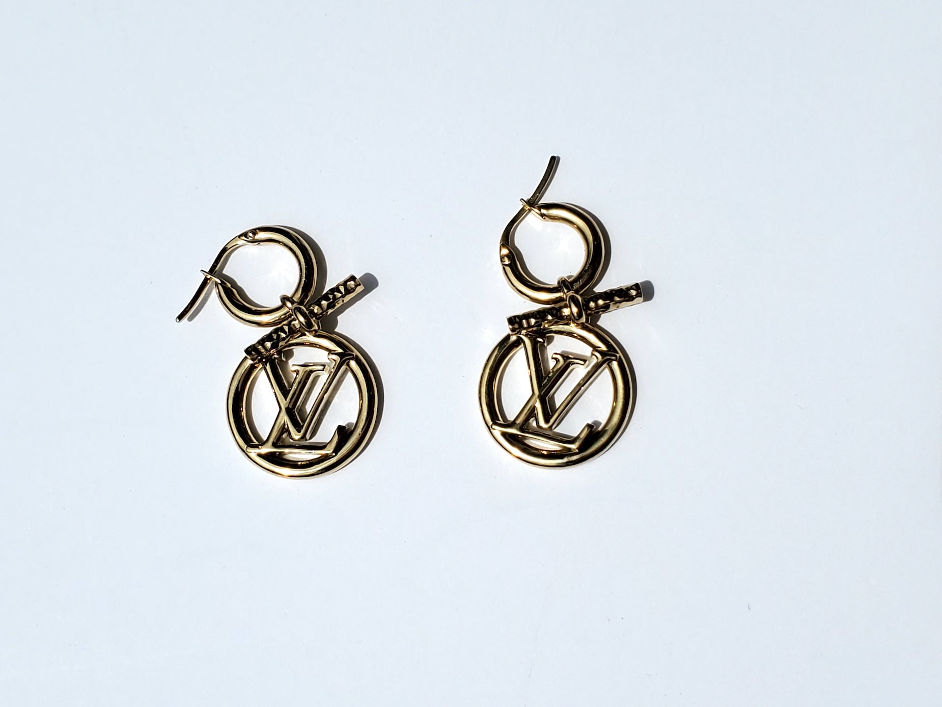 LOUIS VUITTON 2022 Baby Louise Drop Gold Tone Earrings