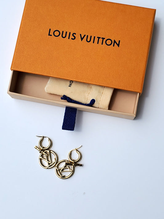 LOUIS VUITTON 2022 Baby Louise Drop Gold Tone Earrings