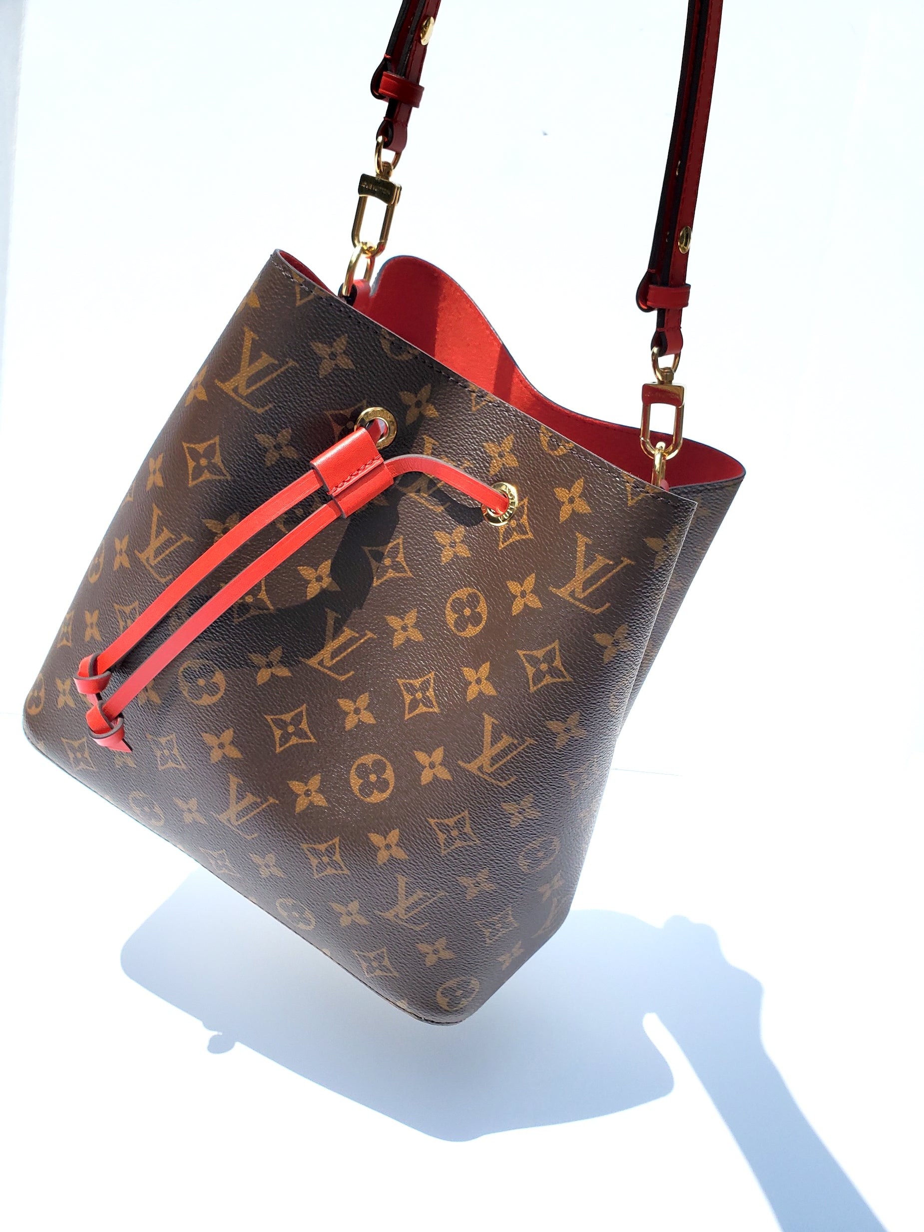 LOUIS VUITTON 2021 NeoNoe M44021 Monogram MM Red Bucket Crossbody