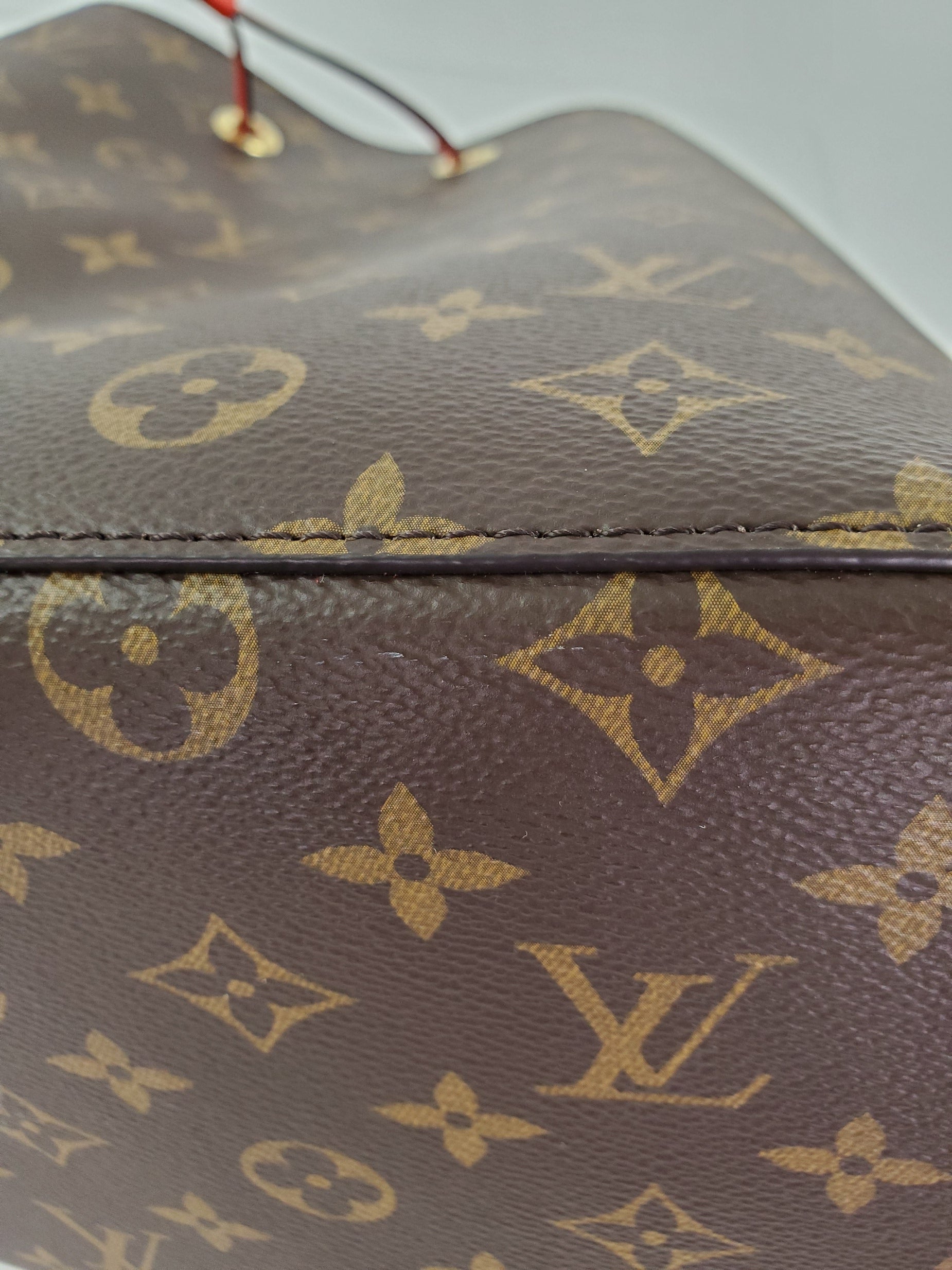 LOUIS VUITTON 2021 NeoNoe M44021 Monogram MM Red Bucket Crossbody