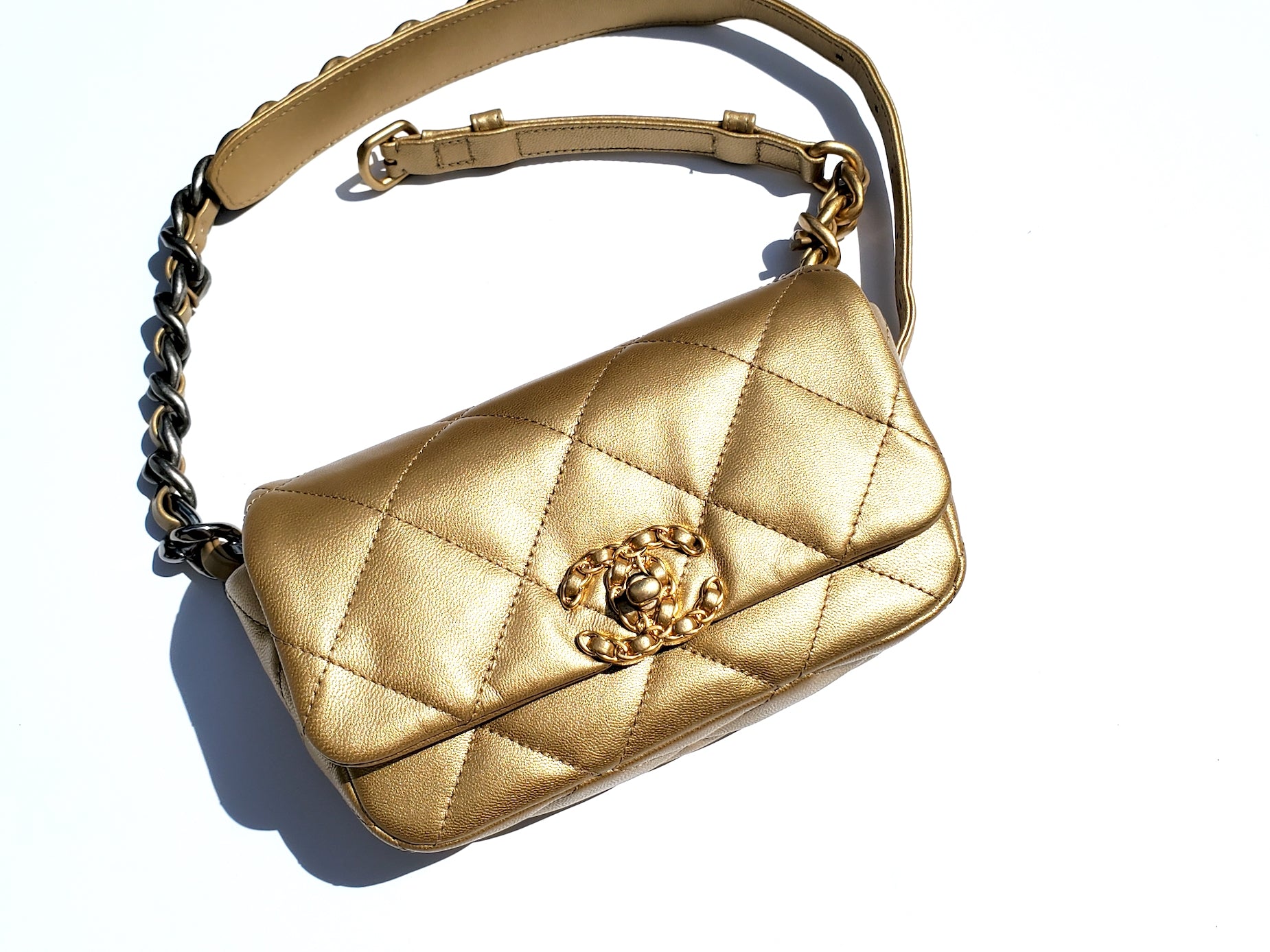 CHANEL 19 2020 Metallic Gold Goatskin Quilted Waist Belt Bag