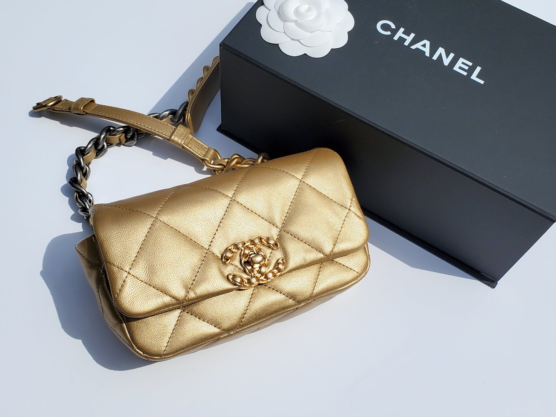 CHANEL 19 2020 Metallic Gold Goatskin Quilted Waist Belt Bag