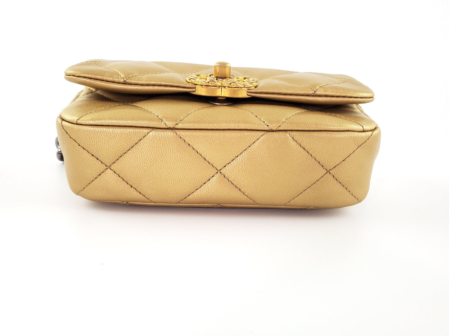 CHANEL 19 2020 Metallic Gold Goatskin Quilted Waist Belt Bag