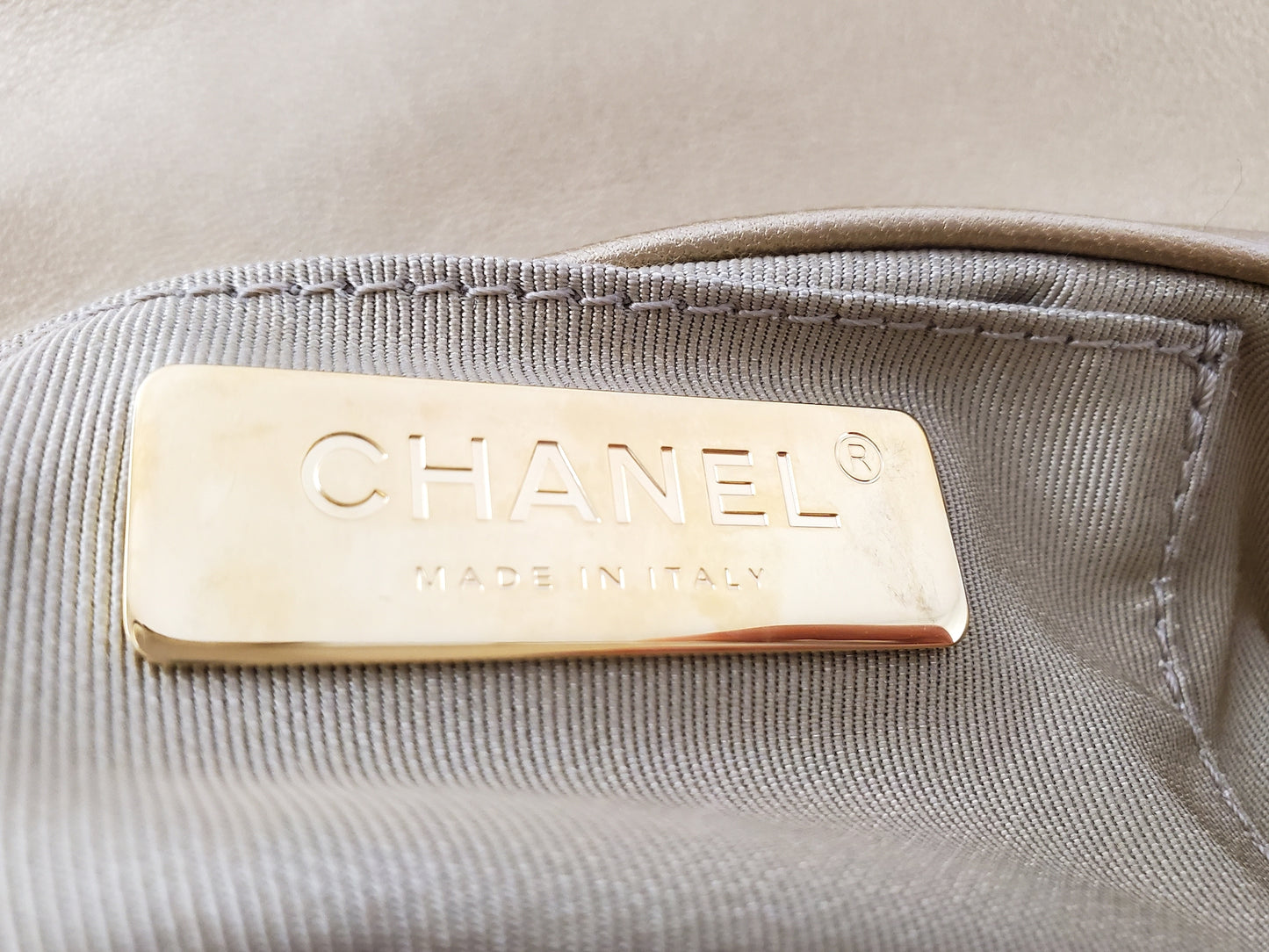 CHANEL 19 2020 Metallic Gold Goatskin Quilted Waist Belt Bag