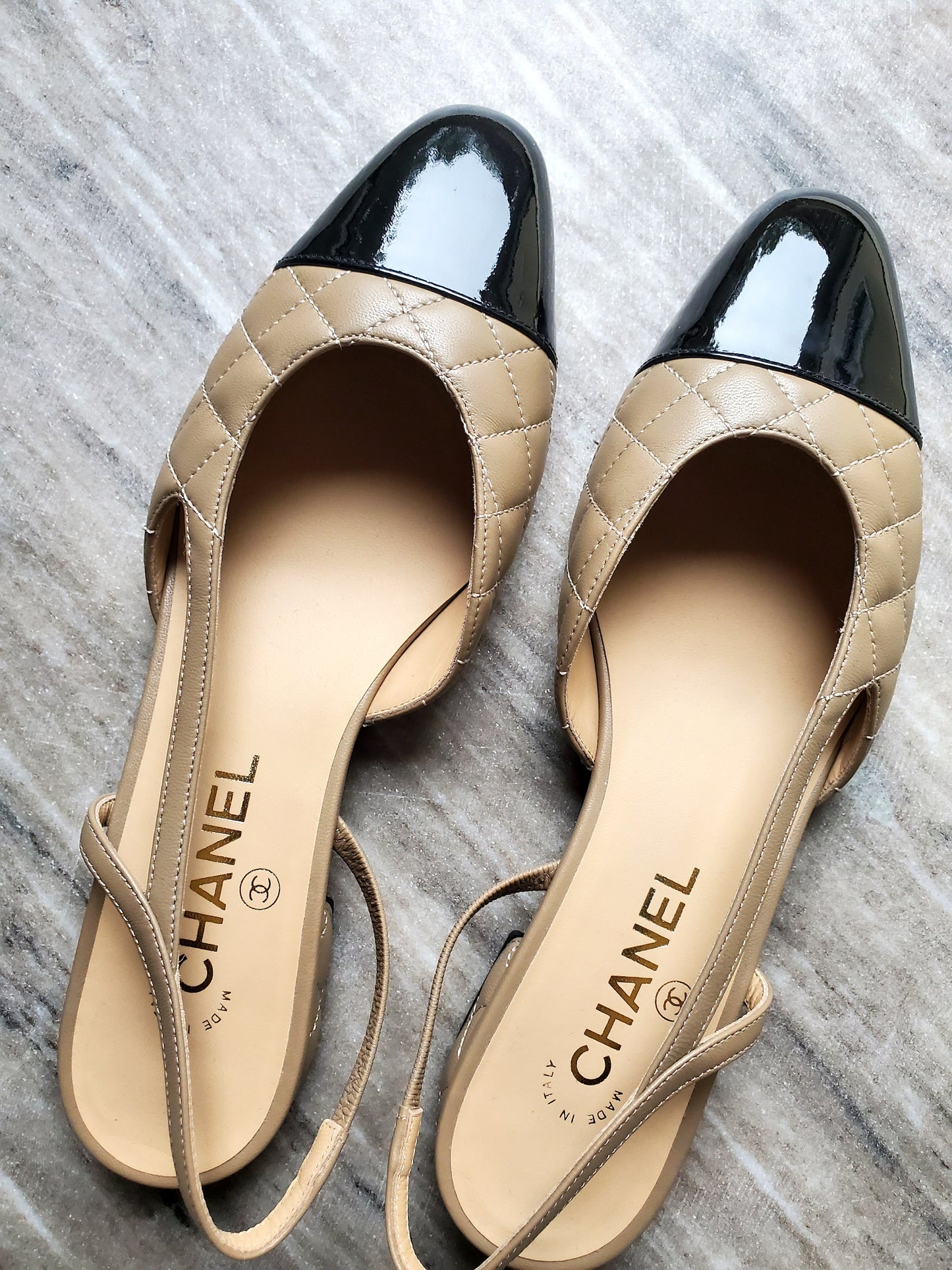 New CHANEL 22A Bi Color Beige Black Patent Slingbacks 39