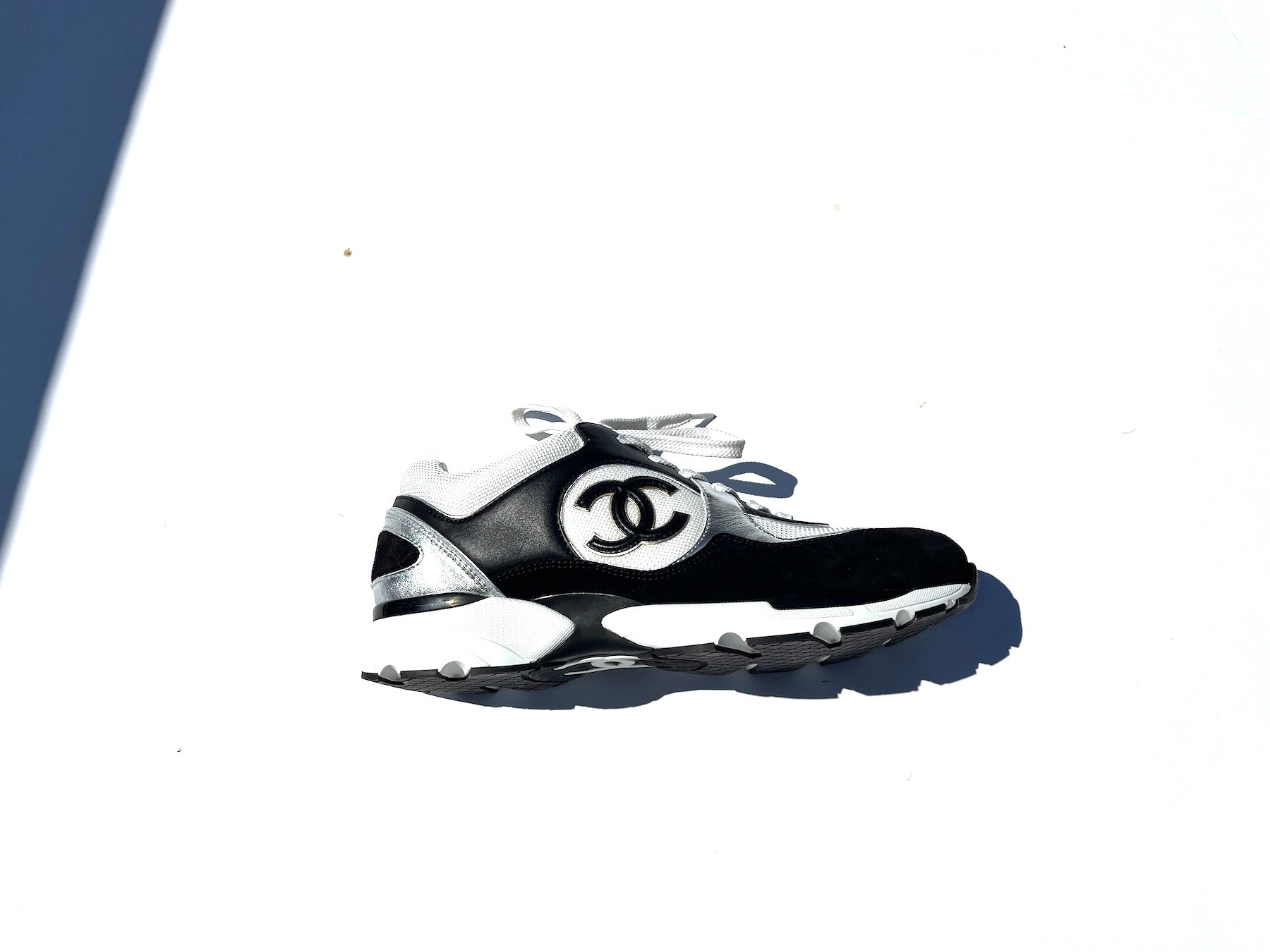 CHANEL 23C White Black Interlocking CC Sneakers 40.5