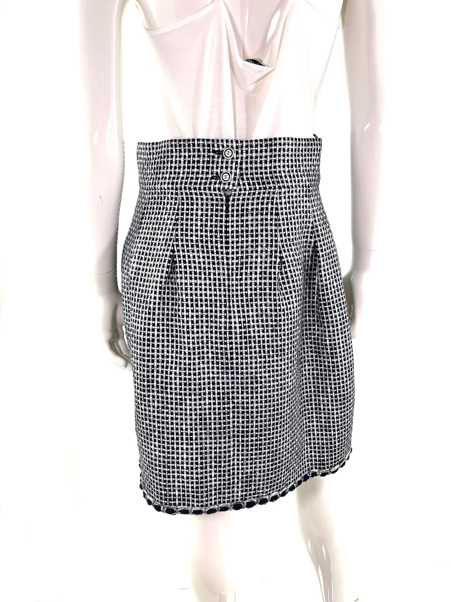 New Authentic CHANEL 16P Black White A Line Knee Length Skirt 42 6