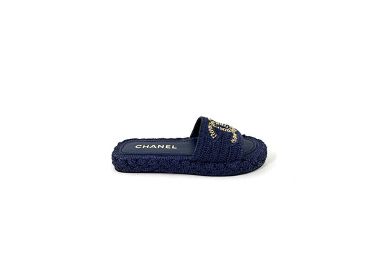 CHANEL 2021 Raffia Navy CC Logo Slip On Espadrille Sandals 38 7.5