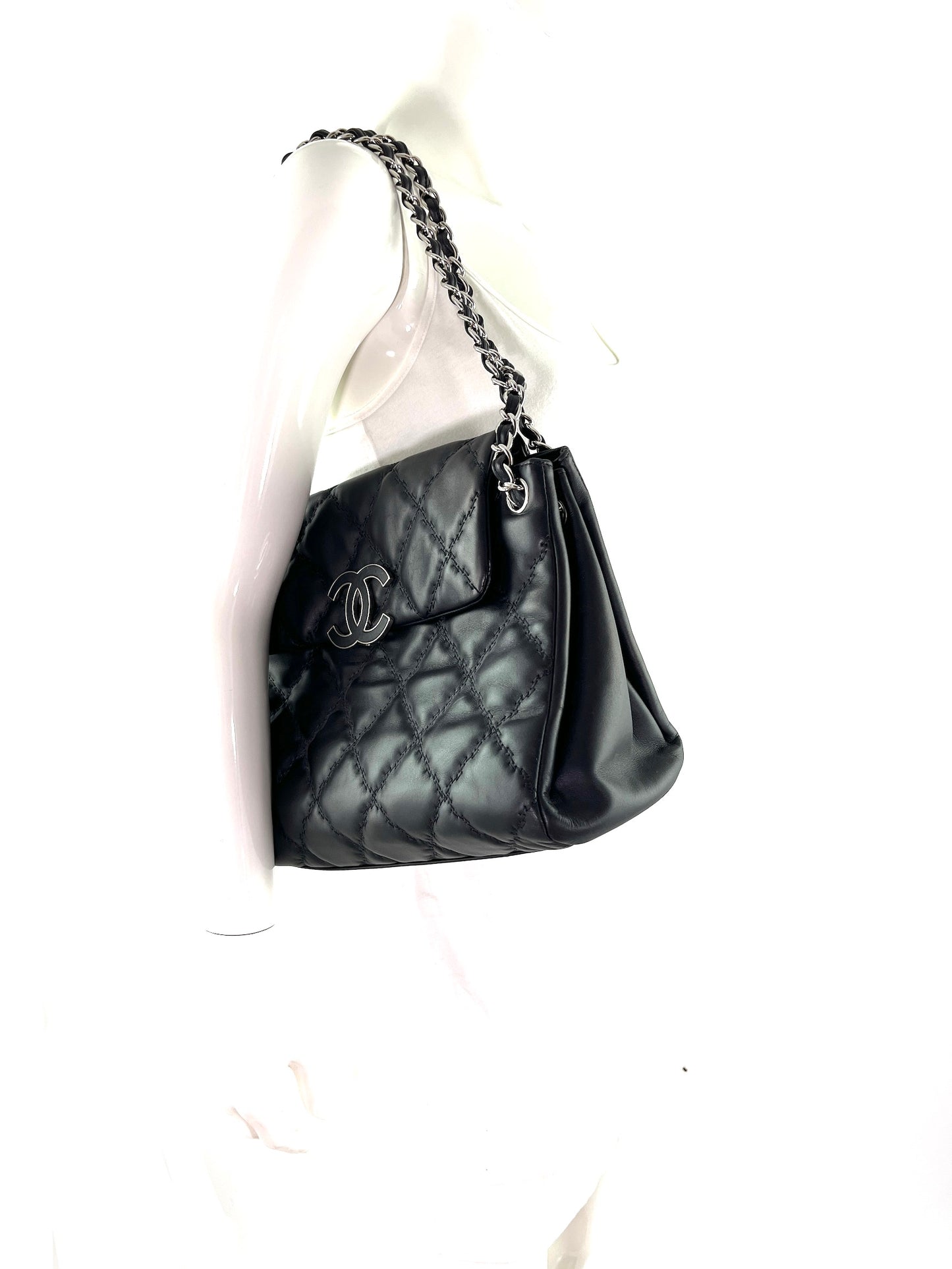 CHANEL Double Stitch Hamptons Black Quilted Calfskin Shopping Tote Bag
