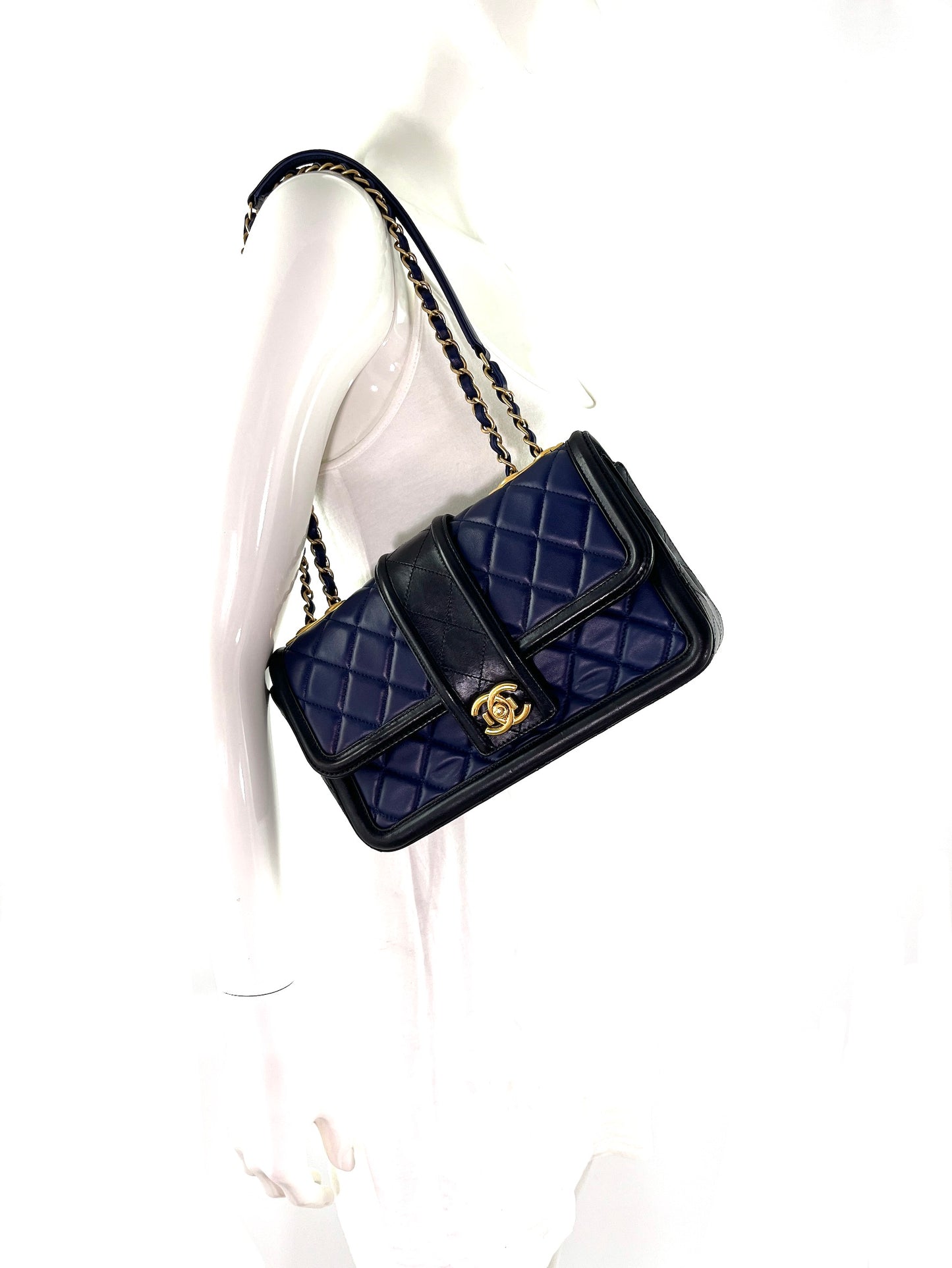 CHANEL Elegant CC Navy Black Quilted Flap Bag