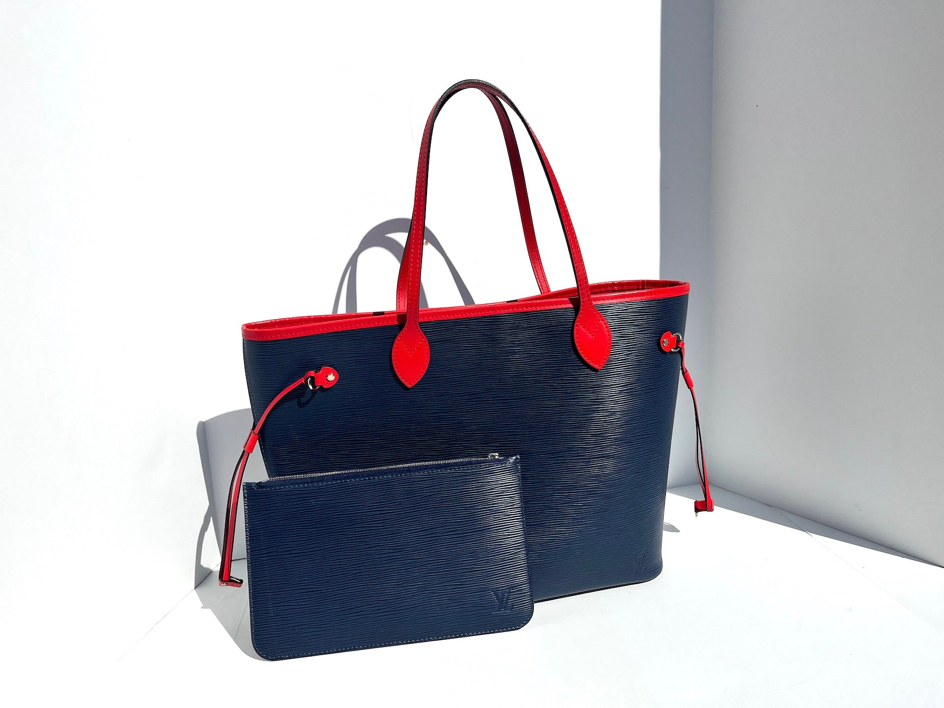 Louis Vuitton Neverfull MM 2019 Epi Leather Navy Red Tote Bag